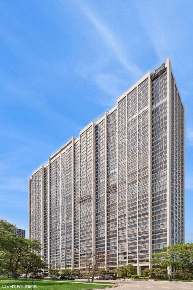 2800 N Lake Shore Drive , Chicago, IL 60657