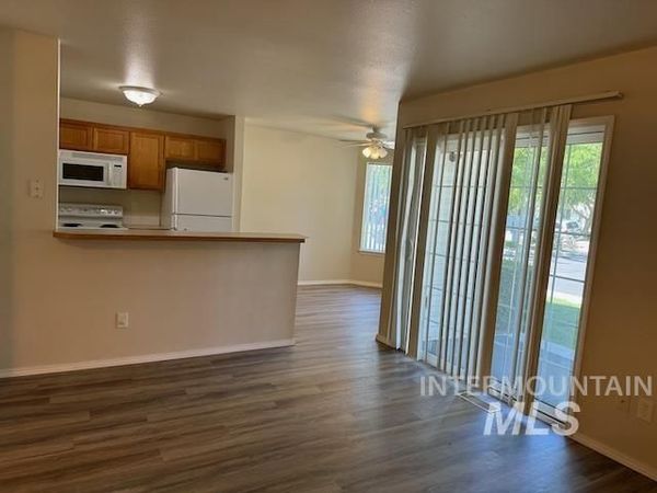 158 N Seafury Ln Apt 101, Boise, ID 83704