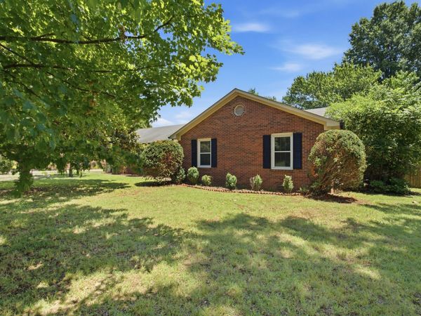 562 Sharondale Dr , Murfreesboro, TN 37129