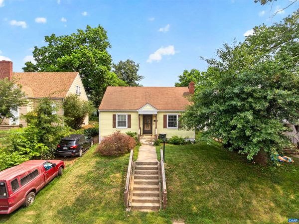 1515 MULBERRY ST, Waynesboro, VA 22980
