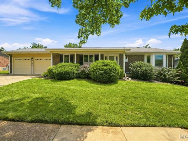 5288 Bloomfield Drive , St Louis, MO 63129