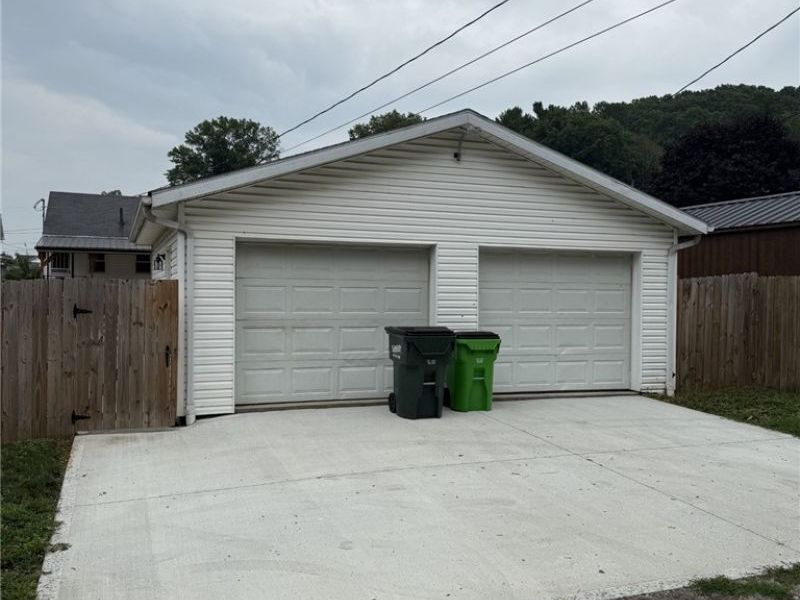 1547 Hay Avenue , Coshocton, OH 43812 Photo 2