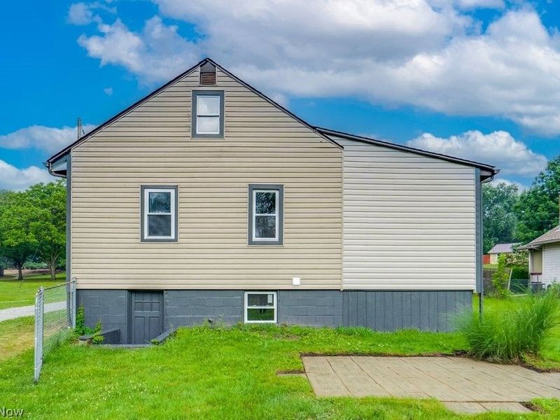 3236 Young Avenue NW, Massillon, OH 44647 Photo 2
