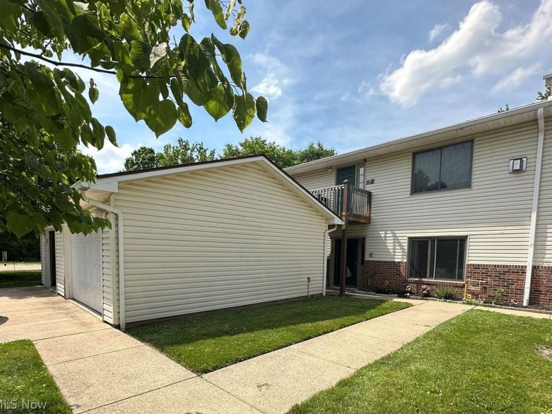 552 Main Street, Unit H, Wadsworth, OH 44281 Photo 1