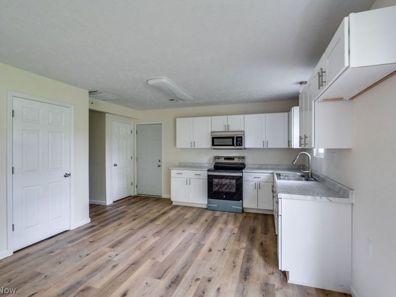 331 Abbe Road N, Elyria, OH 44035 Photo 12