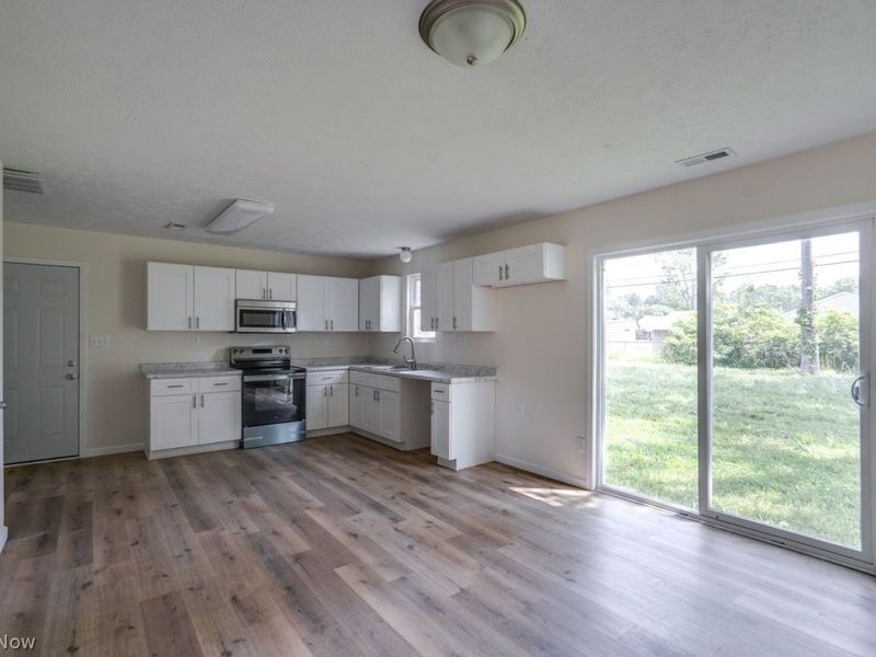 331 Abbe Road N, Elyria, OH 44035 Photo 7