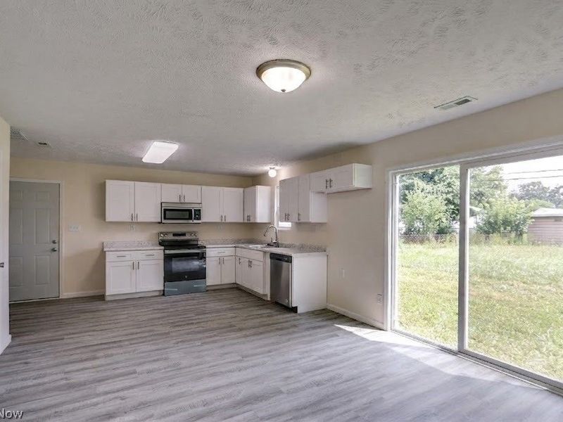 335 Abbe Road N, Elyria, OH 44035 Photo 28