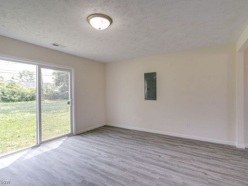 335 Abbe Road N, Elyria, OH 44035 Photo 4