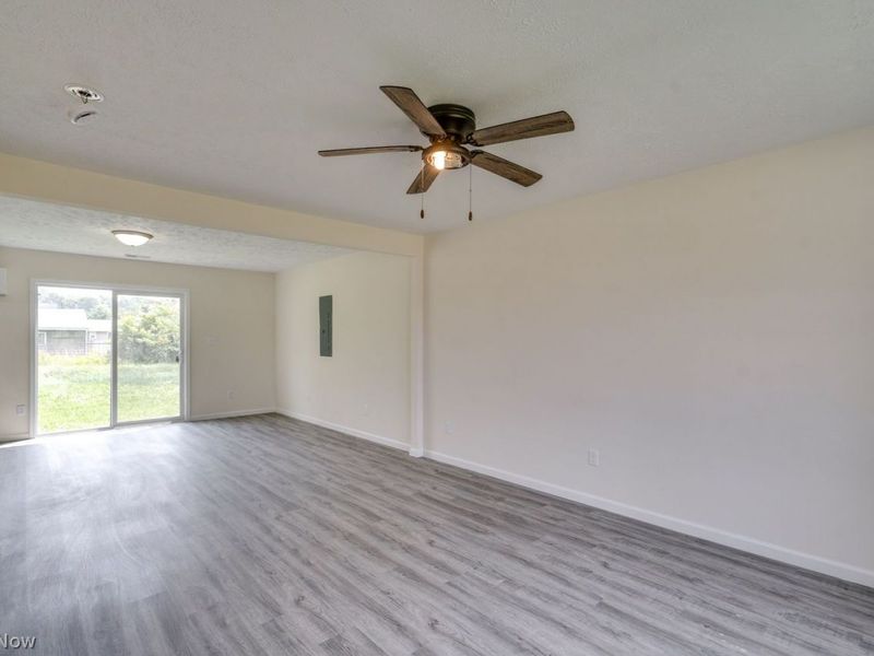 335 Abbe Road N, Elyria, OH 44035 Photo 5