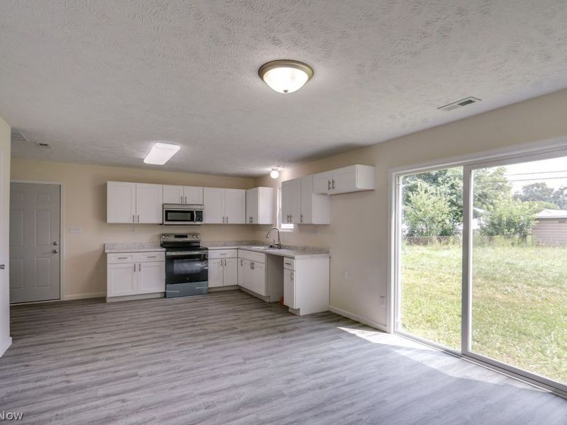 335 Abbe Road N, Elyria, OH 44035 Photo 6