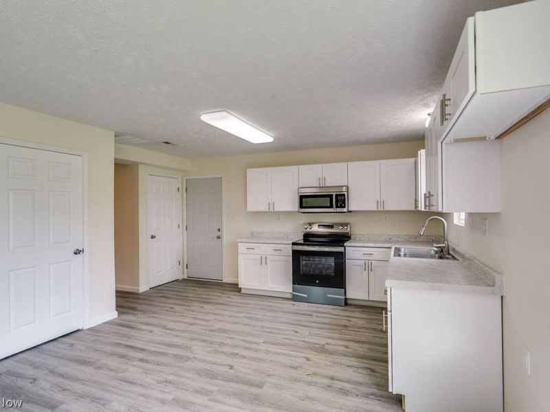 335 Abbe Road N, Elyria, OH 44035 Photo 9