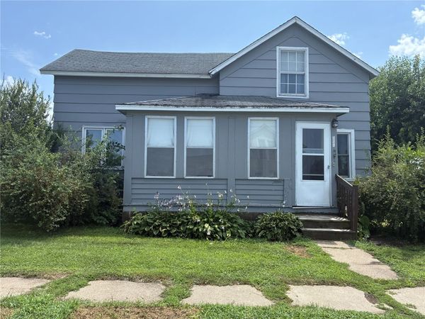 508 E 3rd Street , Vinton, IA 52349
