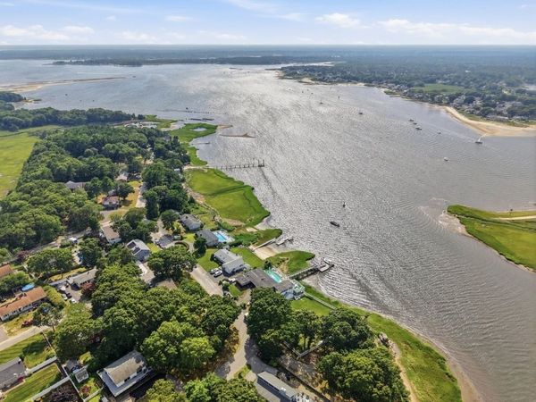 79 Edgewater Dr, Wareham, MA 02571