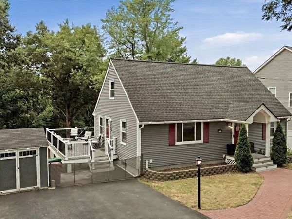 1582 Varnum Ave, Lowell, MA 01854