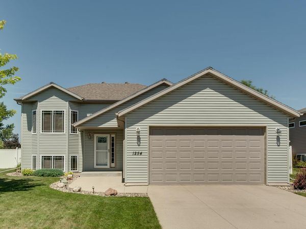 1254 39th Avenue S, Moorhead, MN 56560