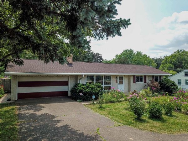 6229 10th Street N, Oakdale, MN 55128