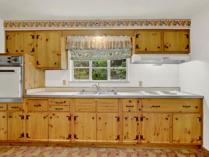 5676 Colonial Drive, Miami Twp, OH 45150 Photo 10