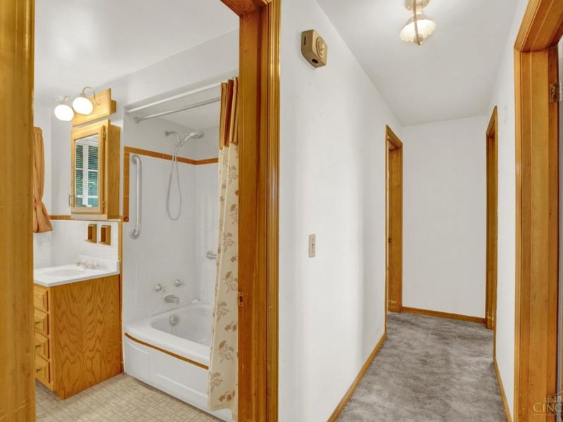 5676 Colonial Drive, Miami Twp, OH 45150 Photo 13