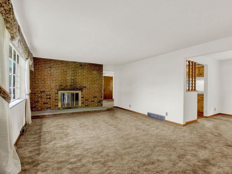 5676 Colonial Drive, Miami Twp, OH 45150 Photo 4