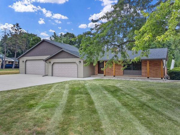 4450 Hearthside DRIVE, New Berlin, WI 53151