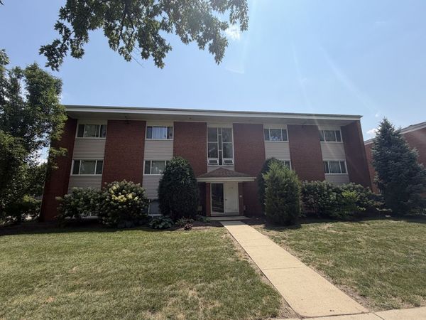 573 Pershing Avenue , Unit F, Glen Ellyn, IL 60137