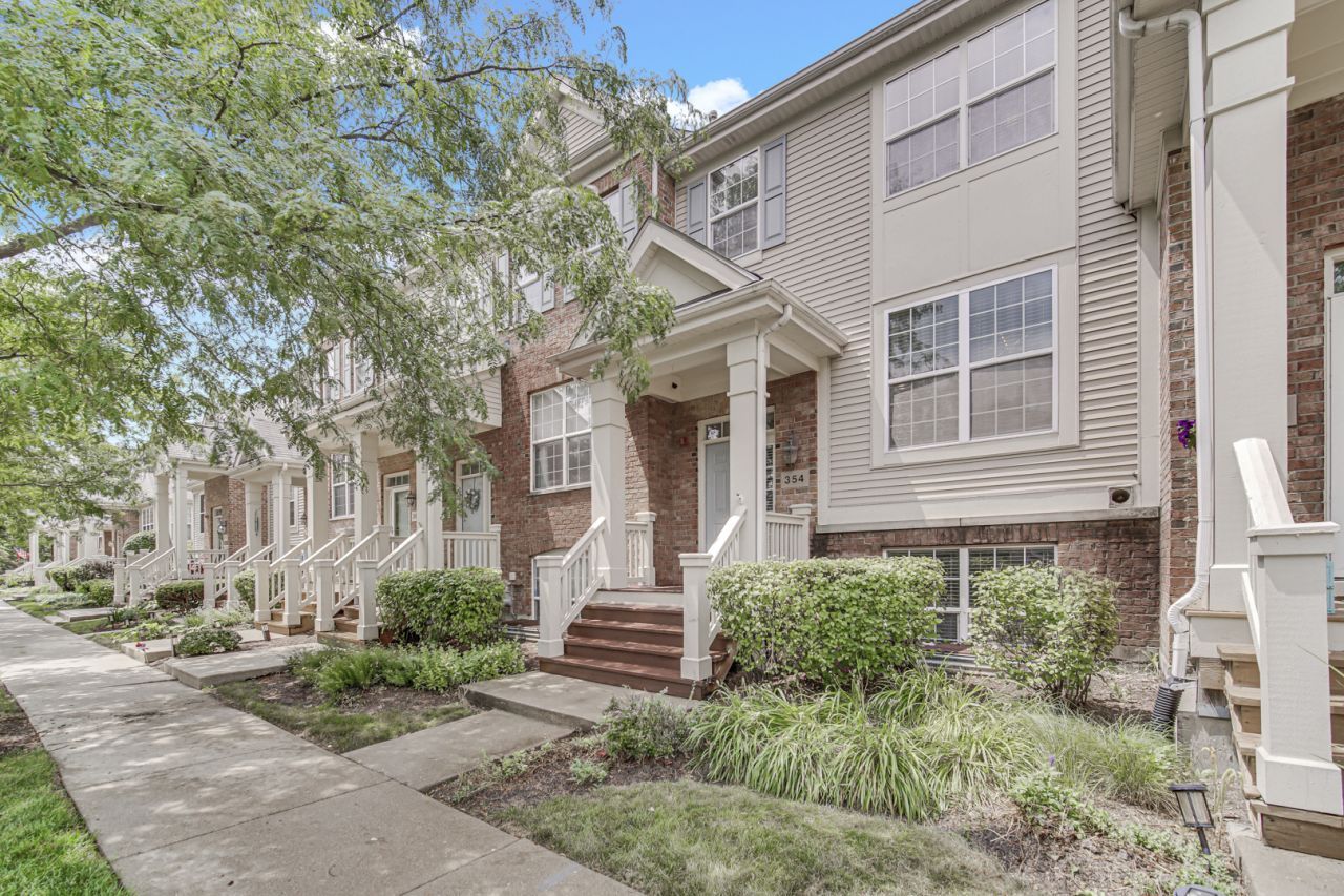 354 Broadmoor Lane , Bartlett, IL 60103