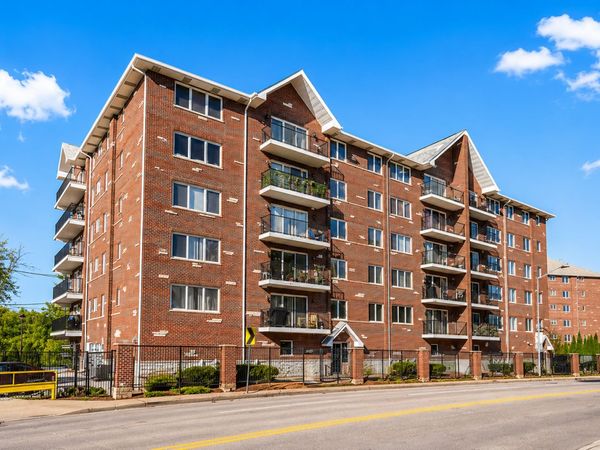 8030 RIVERWALK Drive , Unit 2F, Lyons, IL 60534