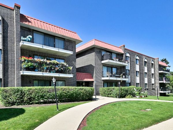 1255 W Prospect Avenue , Unit 302, Mount Prospect, IL 60056
