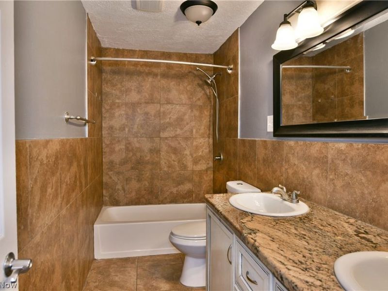 8143 Venice Heights Drive NE, Warren, OH 44484 Photo 27