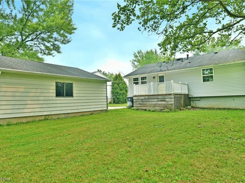 8143 Venice Heights Drive NE, Warren, OH 44484 Photo 4