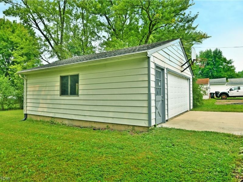 8143 Venice Heights Drive NE, Warren, OH 44484 Photo 5