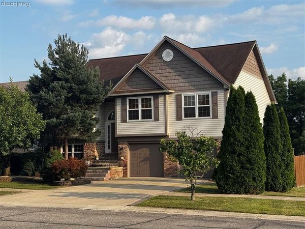 15927 Petros Drive, Brownstown Twp, MI 48173