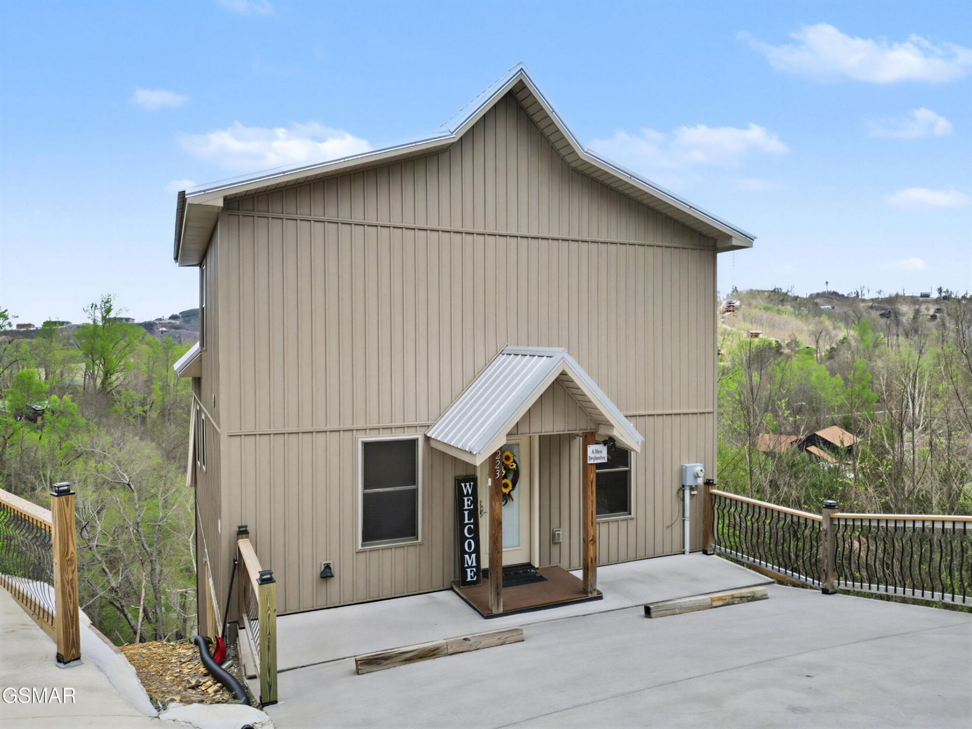 223 Chimney Tops Way, Gatlinburg, TN 37738 Main Photo