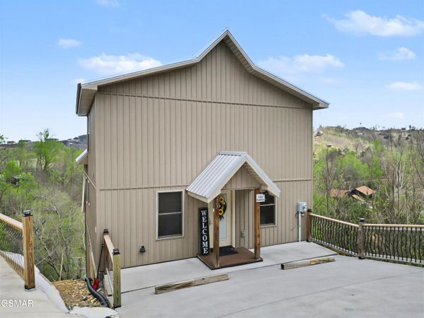 223 Chimney Tops Way, Gatlinburg, TN 37738