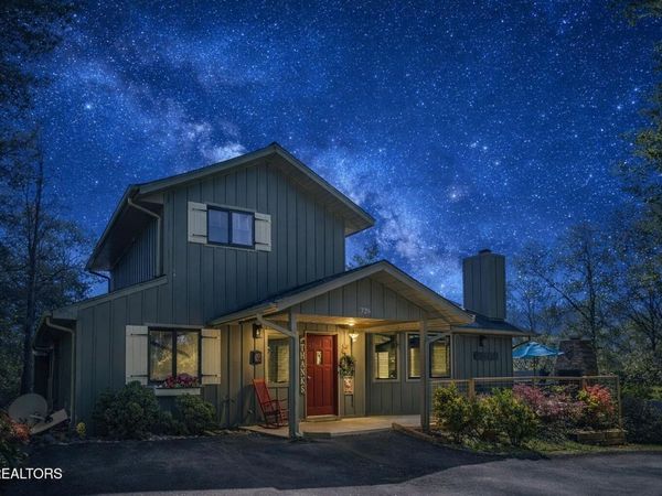 725 Sunshine Tr , Gatlinburg, TN 37738