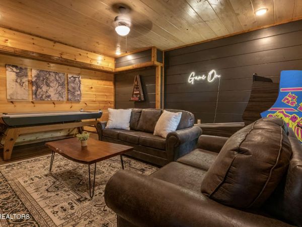 855 Osprey Way, Pigeon Forge, TN 37863