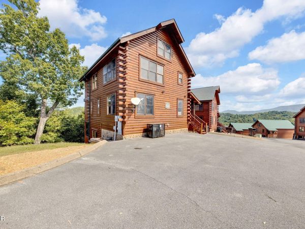 2835 White Oak Ridge Lane , Sevierville, TN 37862