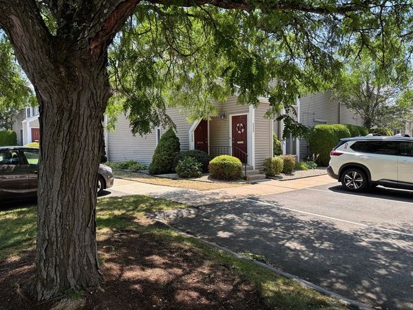 220 Nassau Drive, Unit 220, Springfield, MA 01129
