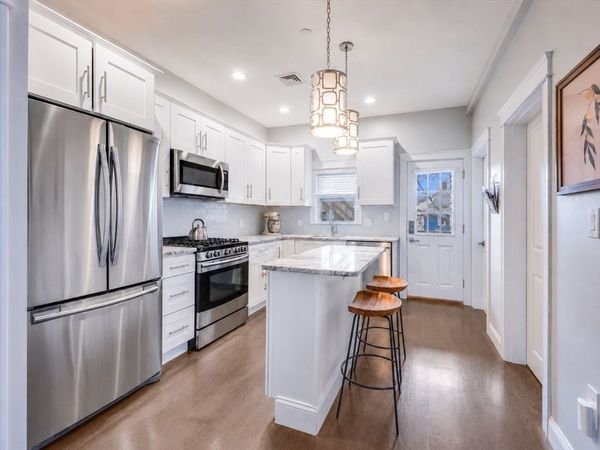 21 Whitney Ave, Unit 2R, Beverly, MA 01915