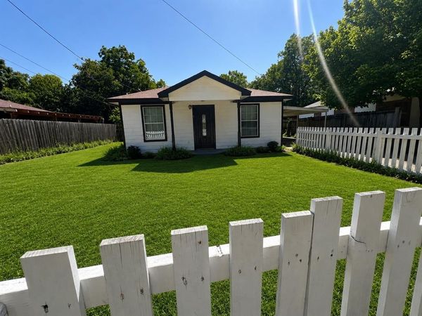 312 N Wood Street , Cleburne, TX 76033