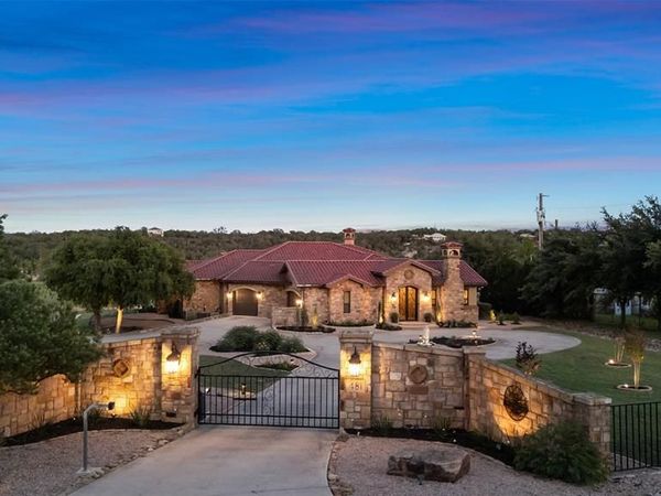 481 Chimney Cove Drive , Marble Falls, TX 78654