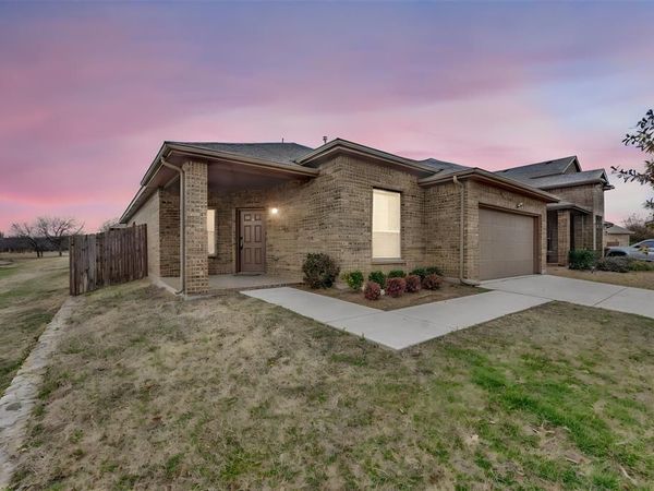 144 Creek Terrace Drive , Saginaw, TX 76179