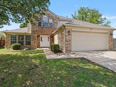 5400 Crater Lake Drive, Fort Worth, TX 76137
