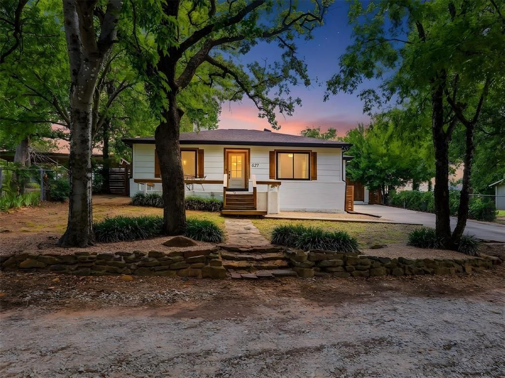 627 Francks Circle, Shady Shores, TX 76208 Main Photo