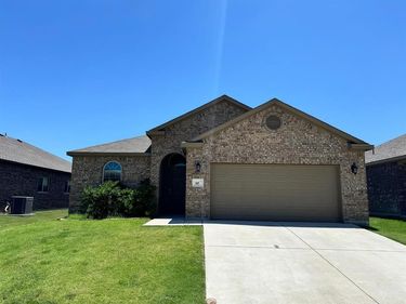 305 Lead Creek Drive, Fort Worth, TX 76131