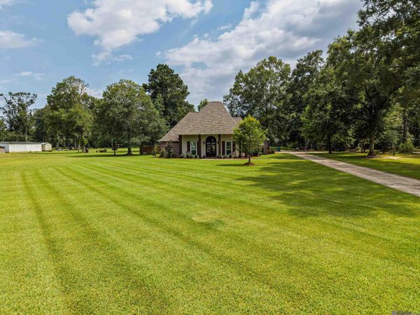12060 Clanton Dr, Walker, LA 70785