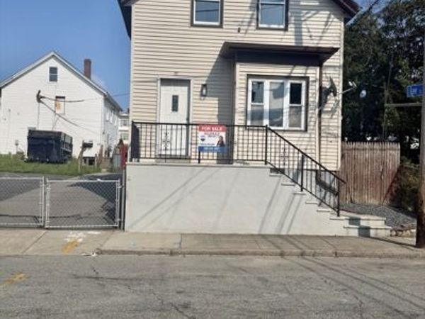 100 Melville St, Fall River, MA 02724