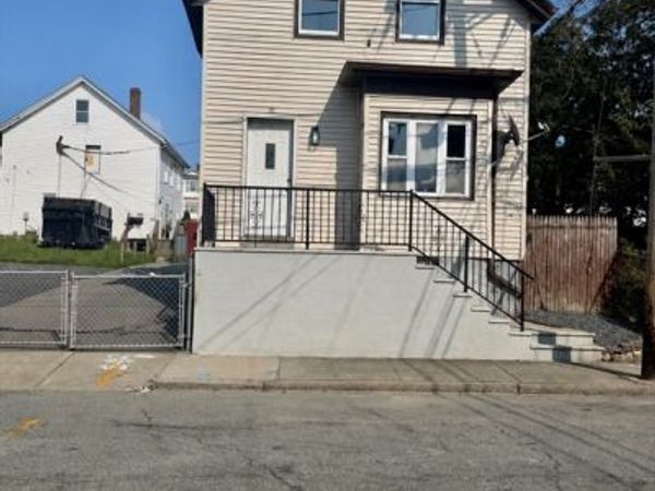 100 Melville St, Fall River, MA 02724