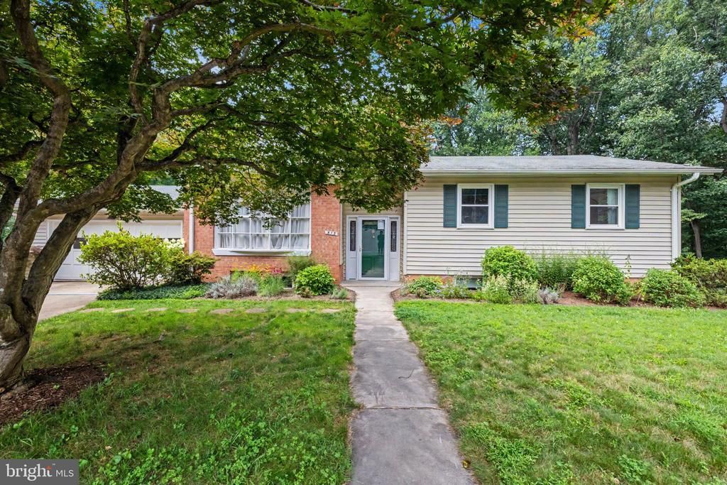 513 Heritage Lane Nw, Vienna, VA 22180 Main Photo