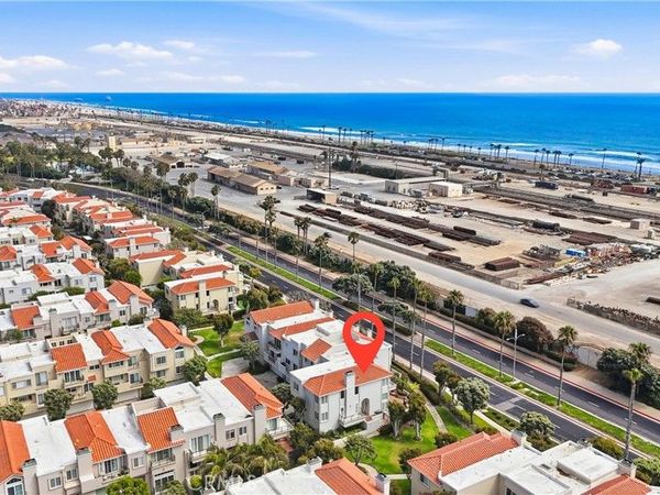 6051 Broadstone Circle, Huntington Beach, CA 92648